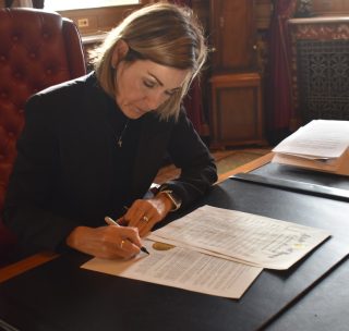 Iowa Governor Signs Executive Orders Stopping Administrative Rulemaking